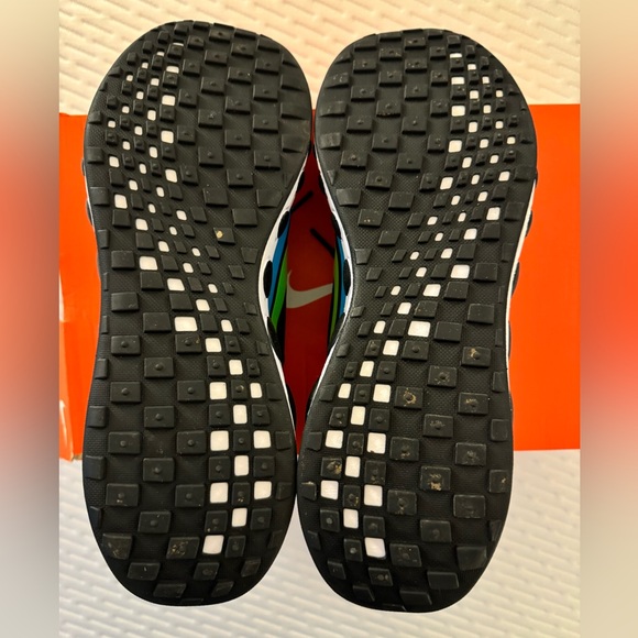 Nike Cruz One - 2 pairs, very lightly used (less than 5 times each) - Picture 8 of 10